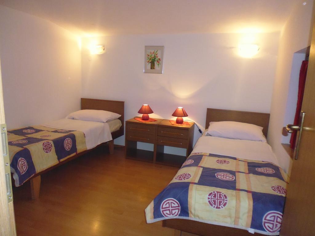 Apartments Jadranka Povile Novi Vinodolski Oda fotoğraf